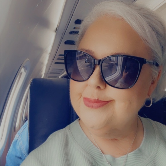 Meet your Posher, Cara - Picture 3 of 15